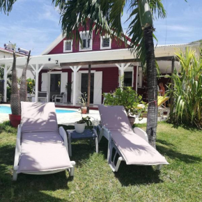 Villa de caractère ,3 étoiles, avec piscine, jardin et plage à 200m
